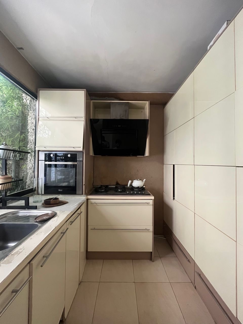 کابینت آشپزخانه و کاز و سینم و هود